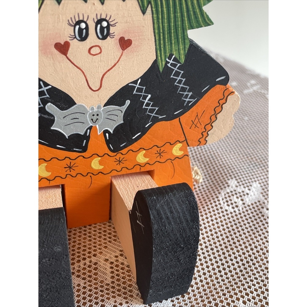 Vintage Handcrafted Halloween Wood Shelf Sitter Witch Cute Green Hair Bat 90's - Picture 4 of 16